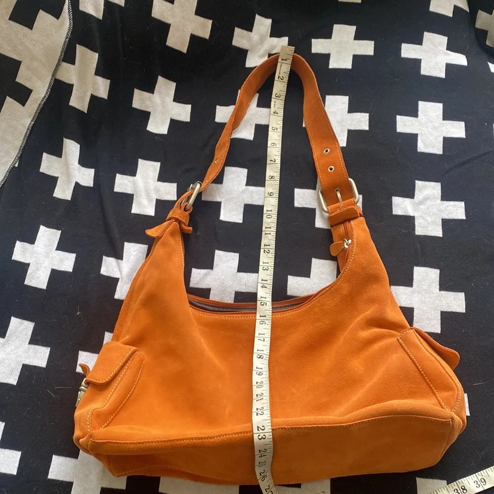 Orange suede shoulder bag with an organic rustic look - Picture 9 of 12